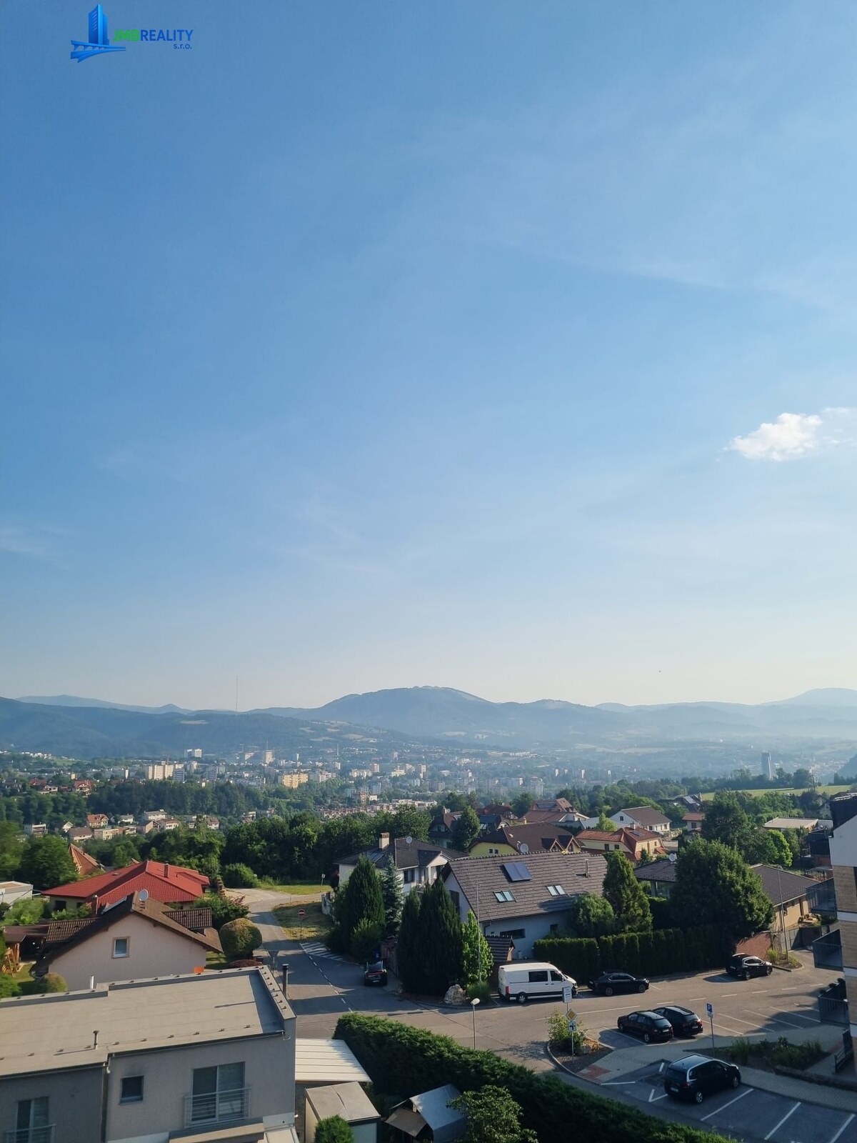 Slnečný 3-izbový byt s panoramatickým výhľadom — foto 28