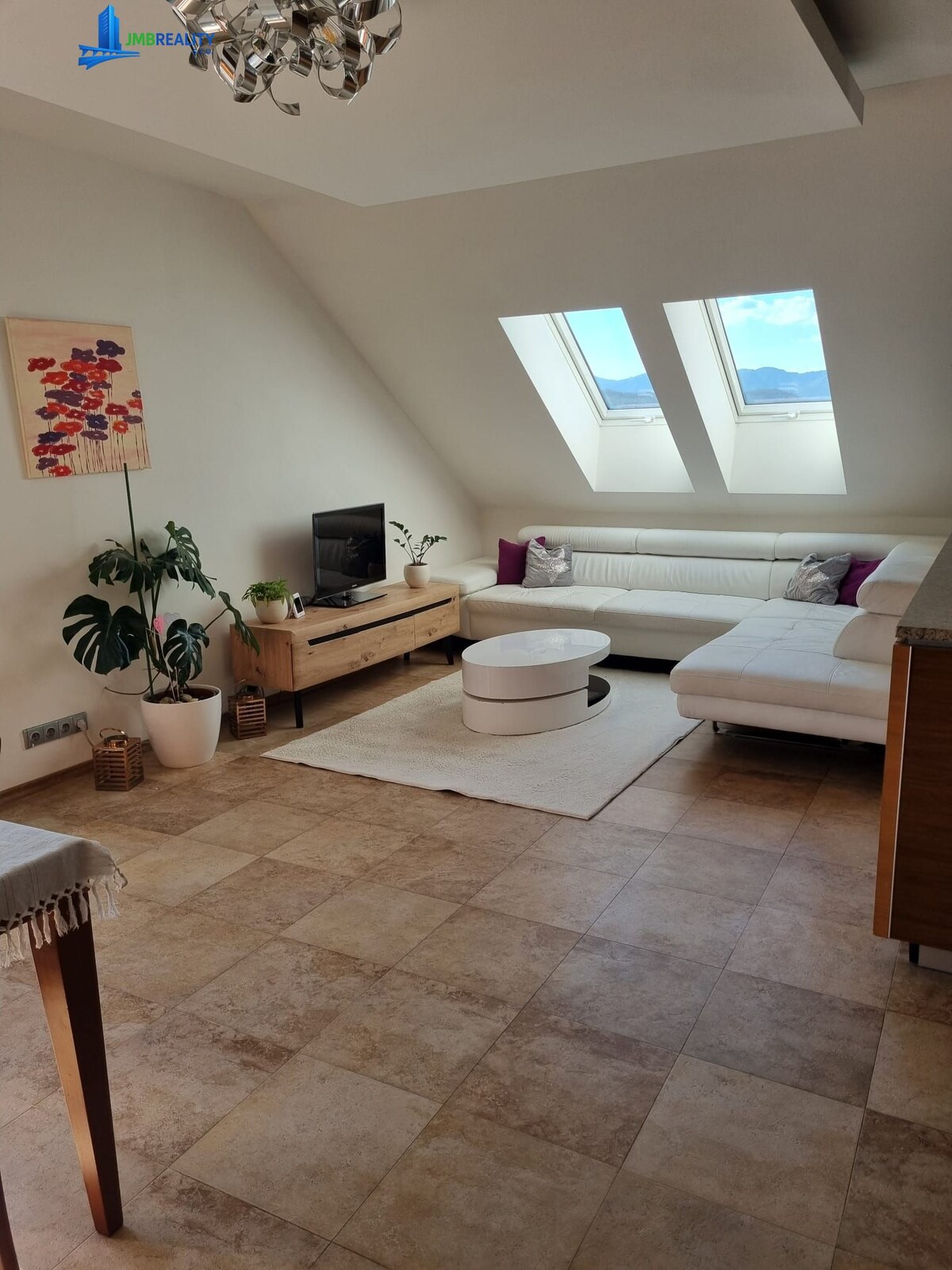 Slnečný 3-izbový byt s panoramatickým výhľadom — foto 7