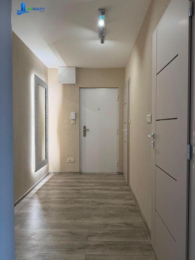 Nádherný, kompletne novozrekonštruovaný 2-izbový byt s balkónom – Zvolen — foto 11