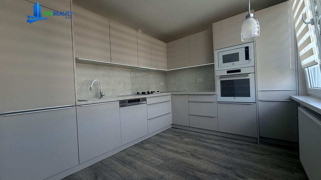 Nádherný, kompletne novozrekonštruovaný 2-izbový byt s balkónom – Zvolen — foto 4