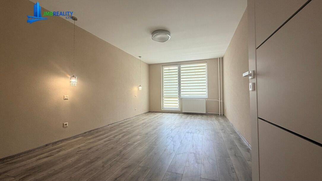 Nádherný, kompletne novozrekonštruovaný 2-izbový byt s balkónom – Zvolen — foto 7