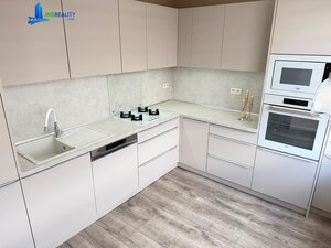 Nádherný, kompletne novozrekonštruovaný 2-izbový byt s balkónom – Zvolen — foto 1