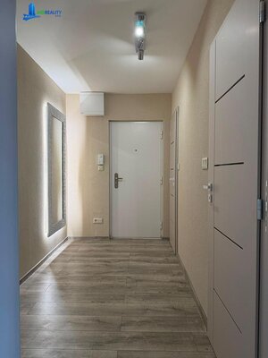 Nádherný, kompletne novozrekonštruovaný 2-izbový byt s balkónom – Zvolen — foto 11