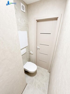 Nádherný, kompletne novozrekonštruovaný 2-izbový byt s balkónom – Zvolen — foto 10