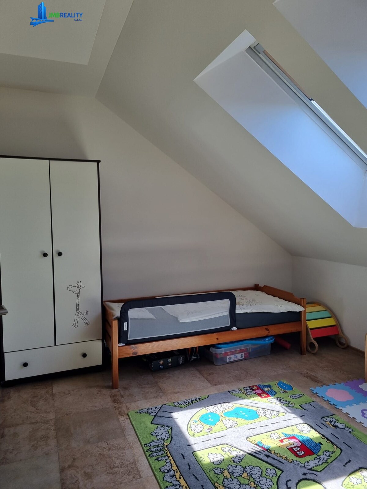 Slnečný 3-izbový byt s panoramatickým výhľadom — foto 17