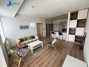 Moderný 2-izbový byt s balkónom a krásnym výhľadom v obľúbenej lokalite Belveder – rezervovaný — foto 1