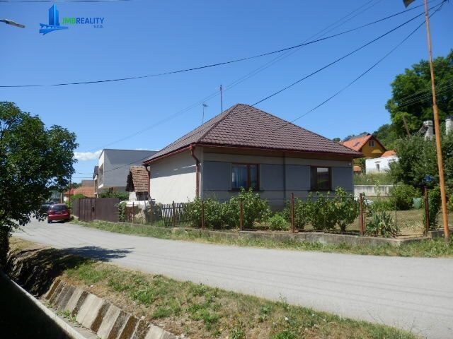 Rodinný dom v obci Poniky na rovinatom pozemku 705 m² — foto 3
