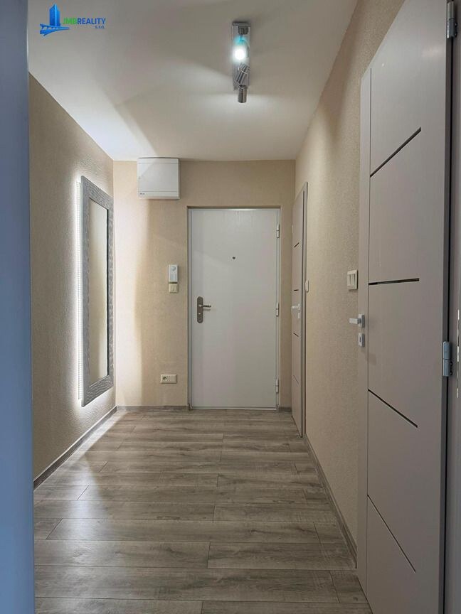 Nádherný, kompletne novozrekonštruovaný 2-izbový byt s balkónom – Zvolen — foto 11