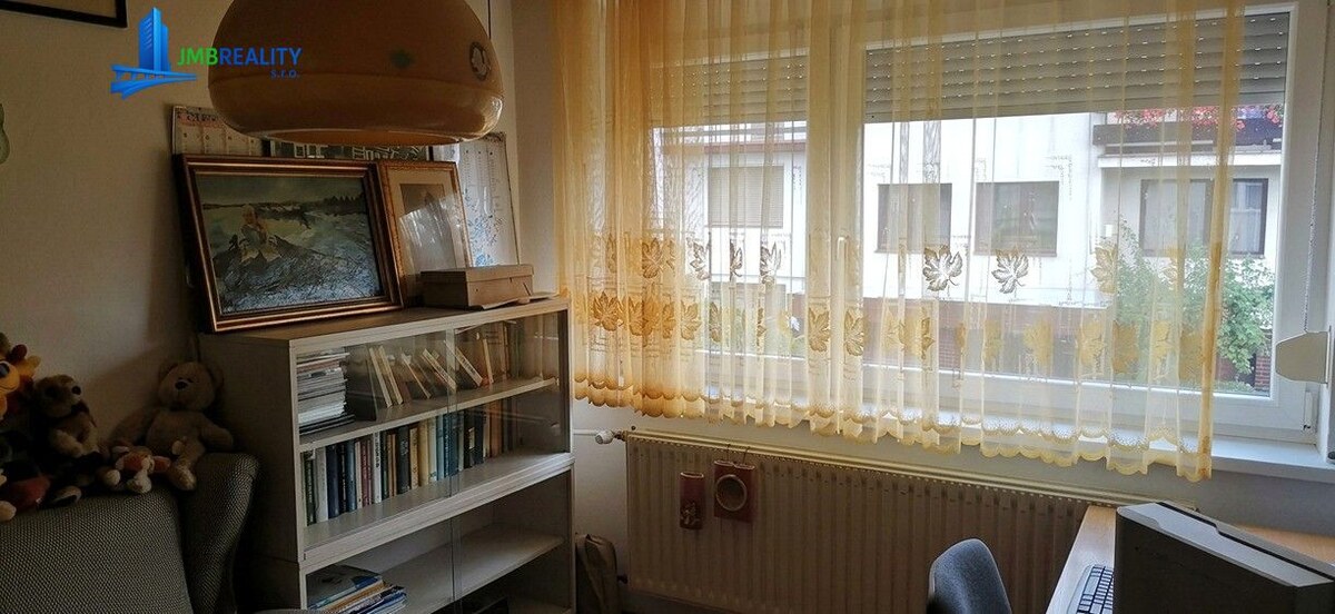 Priestranný 5-izbový radový rodinný dom s garážou a 3 lodžiami – Astrova ulica, Banská Bystrica — foto 11
