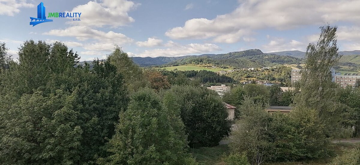 Priestranný 5-izbový radový rodinný dom s garážou a 3 lodžiami – Astrova ulica, Banská Bystrica — foto 5
