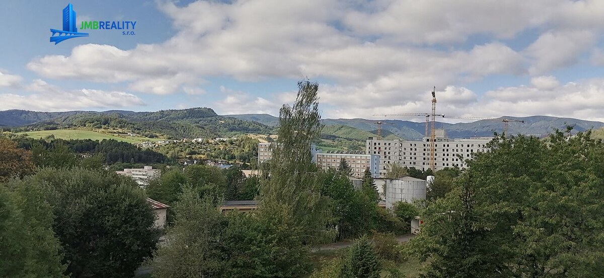 Priestranný 5-izbový radový rodinný dom s garážou a 3 lodžiami – Astrova ulica, Banská Bystrica — foto 6