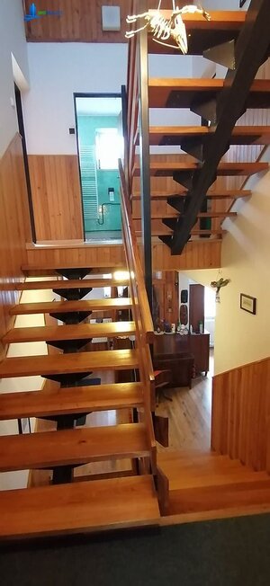 Priestranný 5-izbový radový rodinný dom s garážou a 3 lodžiami – Astrova ulica, Banská Bystrica — foto 19