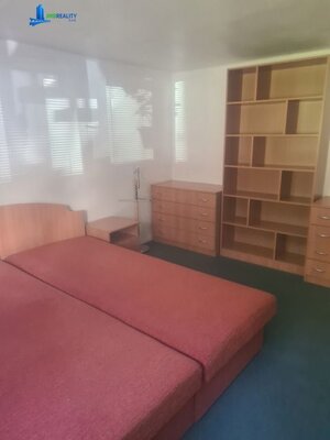 Zaujímavá väčšia nehnuteľnosť na bývanie, podnikanie, prípadne rekreáciu — foto 36