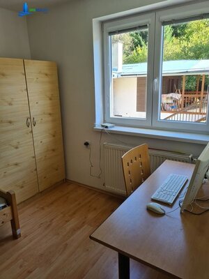 Zaujímavá väčšia nehnuteľnosť na bývanie, podnikanie, prípadne rekreáciu — foto 37