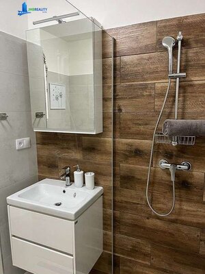 2i zariadený byt s garážovým státím v BB, Petelenova ulica — foto 18