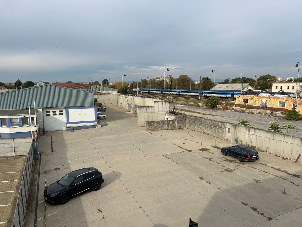 Polyfunkčný - prevádzkový areál so železničnou vlečkou v Senci — foto 13