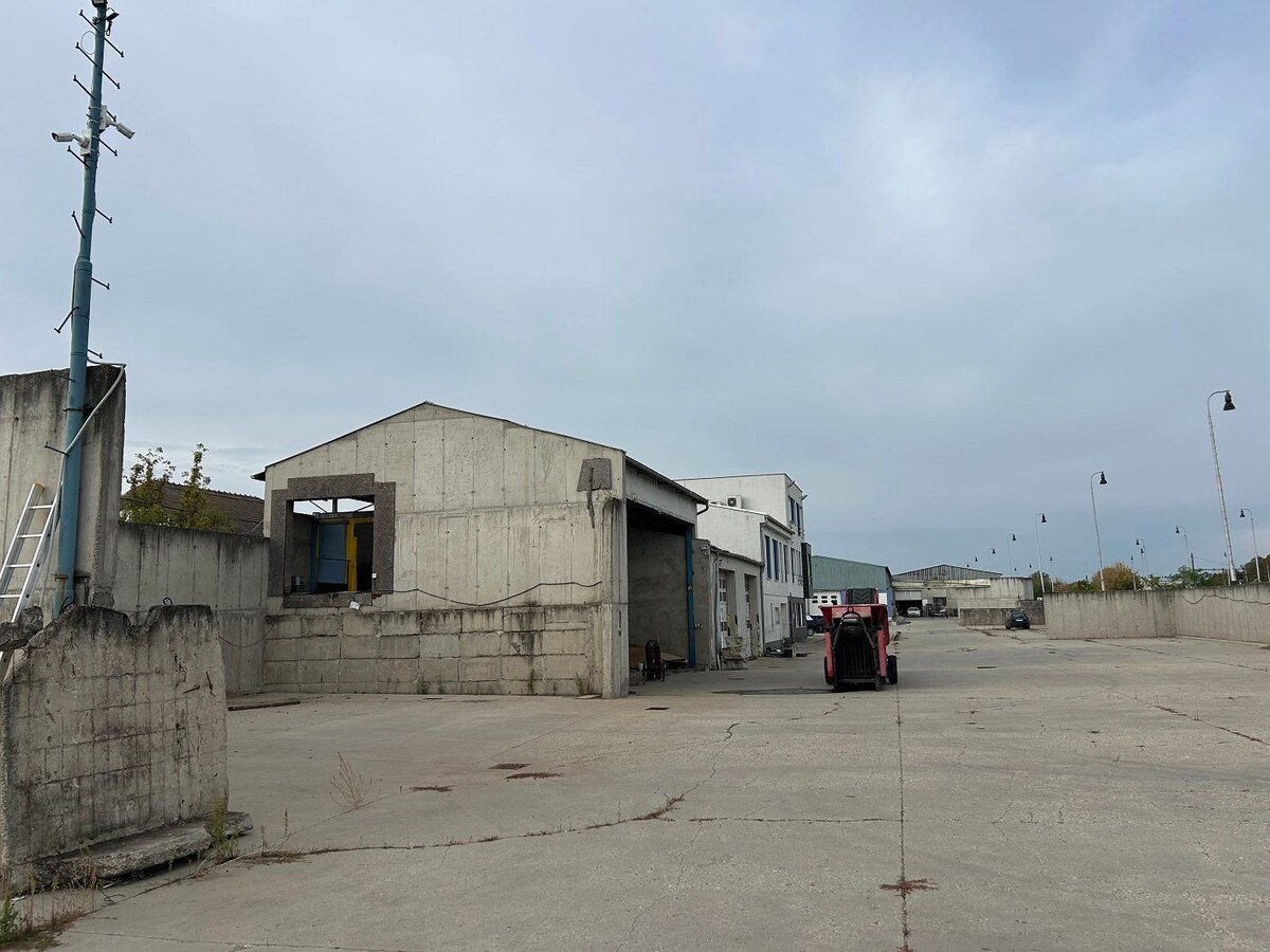 Polyfunkčný - prevádzkový areál so železničnou vlečkou v Senci — foto 14