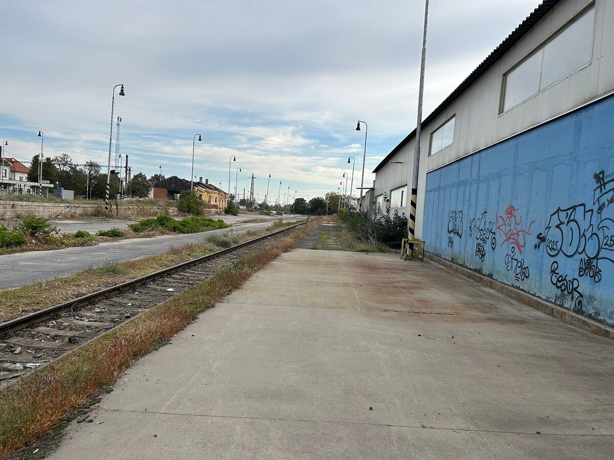 Polyfunkčný - prevádzkový areál so železničnou vlečkou v Senci — foto 15