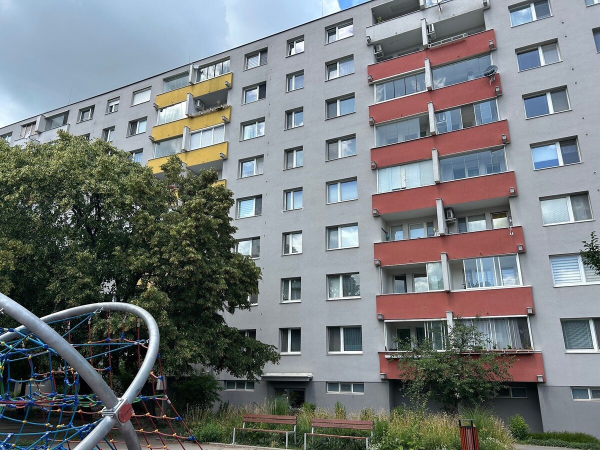4-izbový byt na predaj v obľúbenej lokalite BA IV, Dúbravka – Gallayova ulica — foto 2