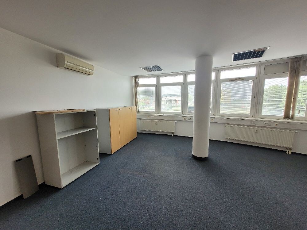 Predaj  NP - kancelárie s možnosťou prerobenia na byty v BA II, Ružinov,  na Trnavskej ceste 82 - parkovanie — foto 6