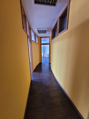 Predaj  NP - kancelárie s možnosťou prerobenia na byty v BA II, Ružinov,  na Trnavskej ceste 82 - parkovanie — foto 11