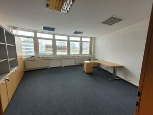 Predaj  NP - kancelárie s možnosťou prerobenia na byty v BA II, Ružinov,  na Trnavskej ceste 82 - parkovanie — foto 3