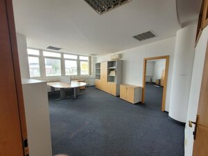 Predaj  NP - kancelárie s možnosťou prerobenia na byty v BA II, Ružinov,  na Trnavskej ceste 82 - parkovanie — foto 5