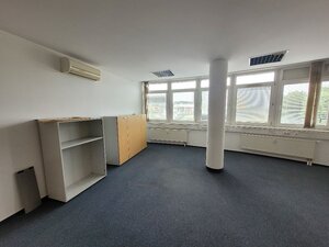 Predaj  NP - kancelárie s možnosťou prerobenia na byty v BA II, Ružinov,  na Trnavskej ceste 82 - parkovanie — foto 6