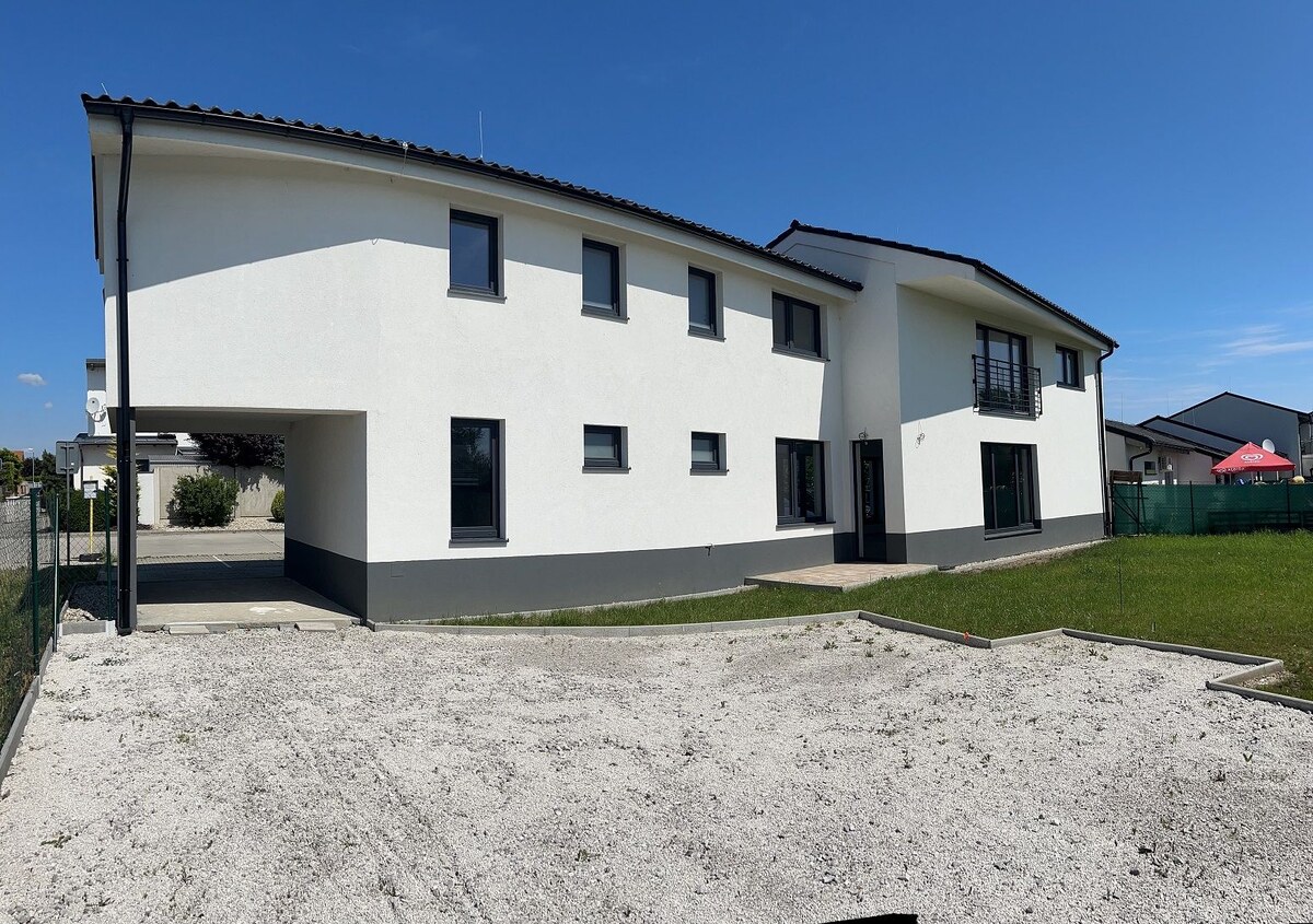 Dom na bývanie aj podnikanie v Senci, Malý Biel, Marhuľova ul.