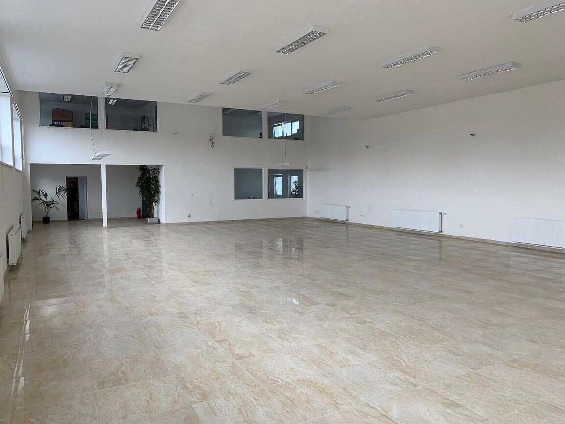 (SHOWROOM) - Obchodno - prevádzkové priestory s voľnou skladovou plochou v BA III, Novom Meste, Stará Vajnorska ul. — foto 4