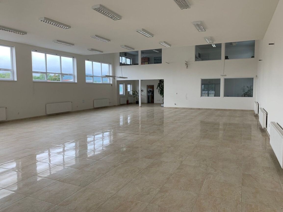 (SHOWROOM) - Obchodno - prevádzkové priestory s voľnou skladovou plochou v BA III, Novom Meste, Stará Vajnorska ul. — foto 9