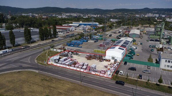 (SHOWROOM) - Obchodno - prevádzkové priestory s voľnou skladovou plochou v BA III, Novom Meste, Stará Vajnorska ul.