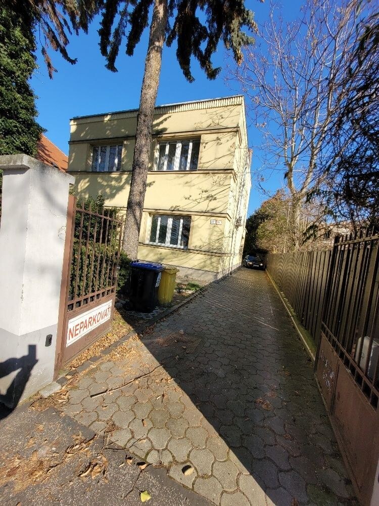 Vila  na Kmeťkovej ul. v centre Nitry - Starom Meste — foto 11