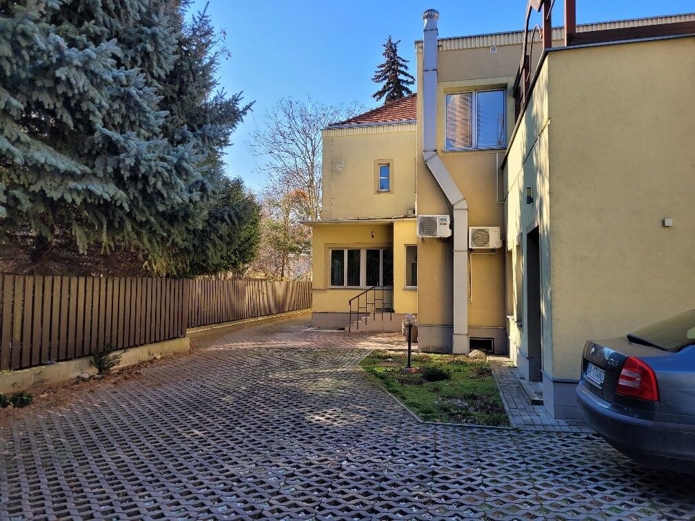 Vila  na Kmeťkovej ul. v centre Nitry - Starom Meste — foto 13