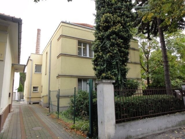 Vila  na Kmeťkovej ul. v centre Nitry - Starom Meste — foto 6