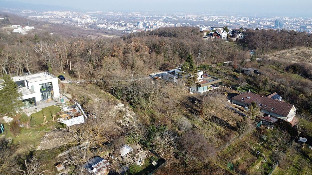 Krásny pozemok s platným stavebným povolením na moderný rodinný dom  pri lese v Bratislave III, Koliba — foto 11