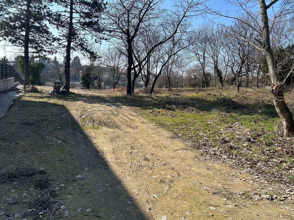 Krásny pozemok s platným stavebným povolením na moderný rodinný dom  pri lese v Bratislave III, Koliba — foto 13