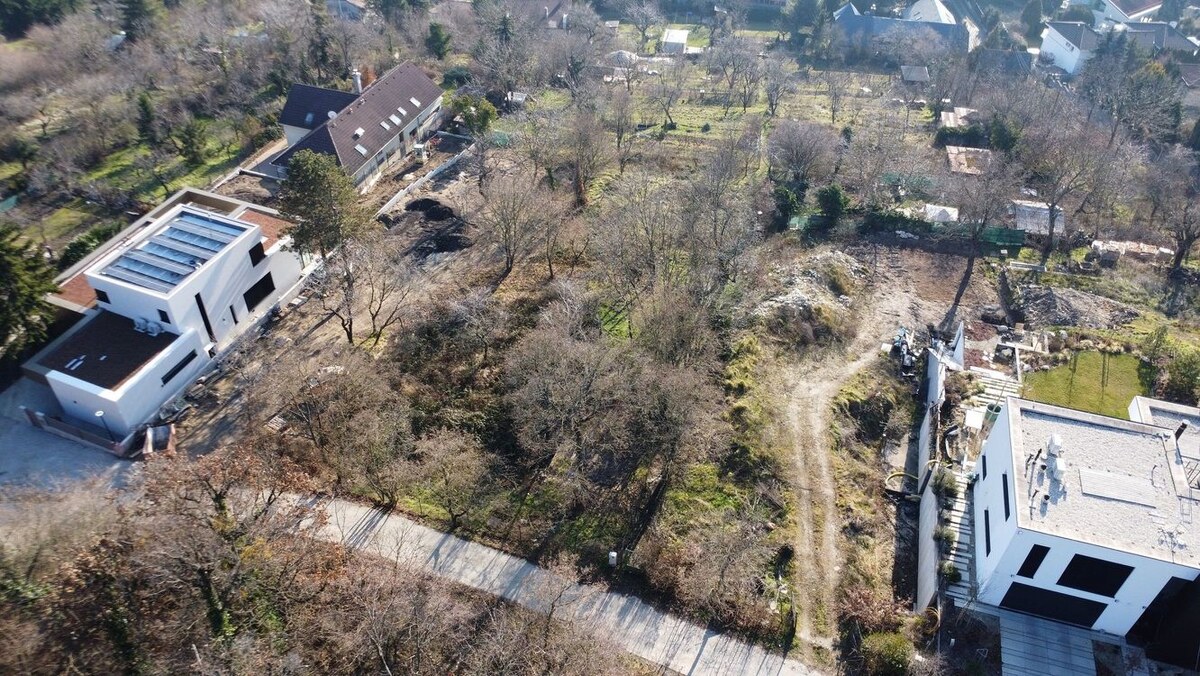 Krásny pozemok s platným stavebným povolením na moderný rodinný dom  pri lese v Bratislave III, Koliba — foto 7