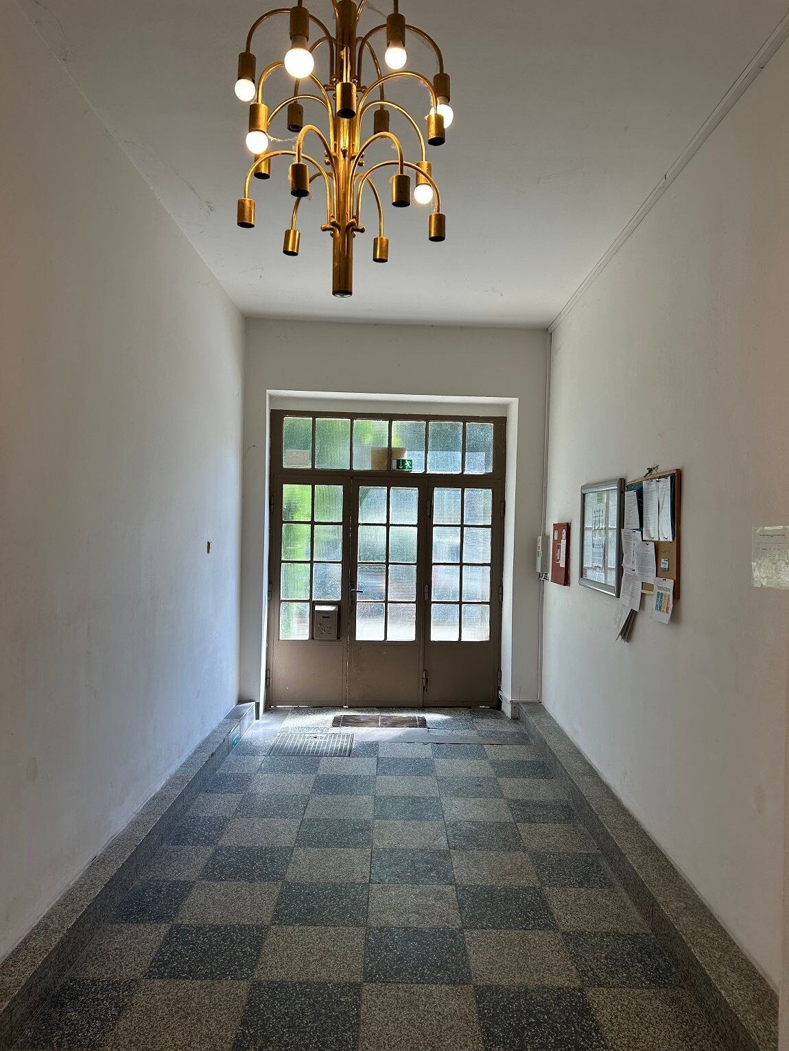 Nebytové priestory - kancelária plus apartmán, skladové priestory v centre Bratislavy (investícia) — foto 27