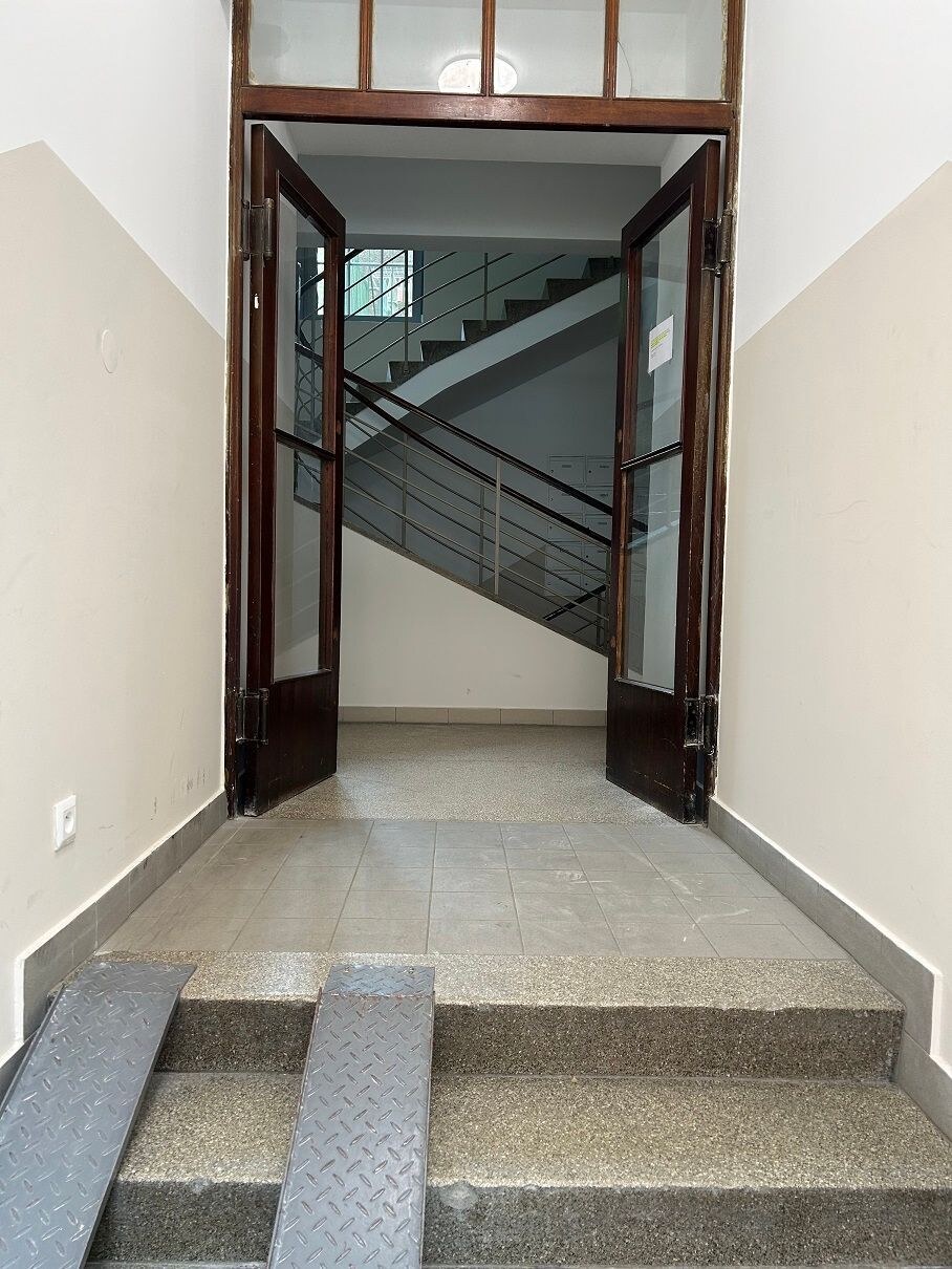 Slnečný 2-izbový podkrovný byt s balkónom – Bratislava I, Staré Mesto, Krížna ulica — foto 11