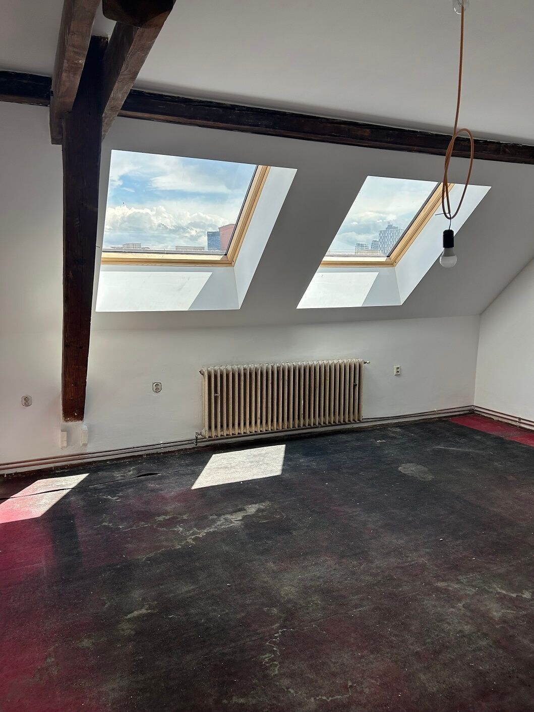 Slnečný 2-izbový podkrovný byt s balkónom – Bratislava I, Staré Mesto, Krížna ulica — foto 3