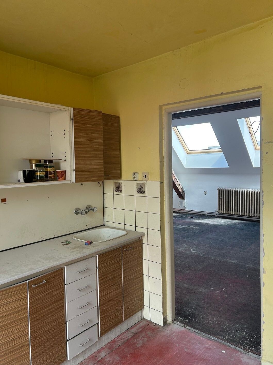 Slnečný 2-izbový podkrovný byt s balkónom – Bratislava I, Staré Mesto, Krížna ulica — foto 5