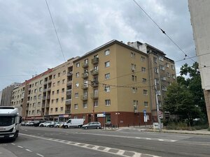 Slnečný 2-izbový podkrovný byt s balkónom – Bratislava I, Staré Mesto, Krížna ulica — foto 2