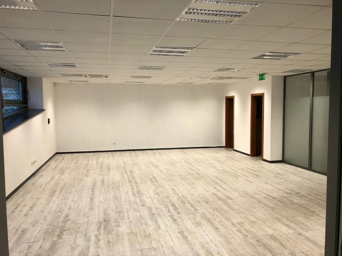 Moderné obchodné/kancelárske priestory 100 m² so 4 parkovacími miestami – Smrečianska 22, Bratislava-Nové Mesto — foto 3