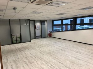 Moderné obchodné/kancelárske priestory 100 m² so 4 parkovacími miestami – Smrečianska 22, Bratislava-Nové Mesto — foto 1