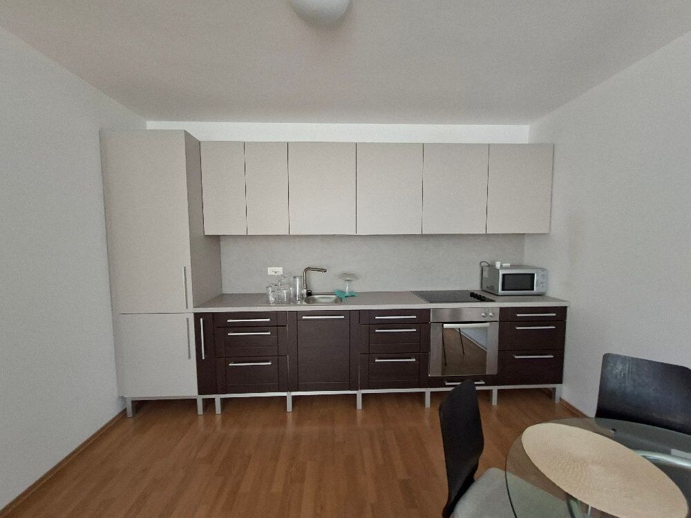 Prenájom - 2 izbový zariadený byt s garážou na Tomášikovej ul. v bratislavskom Ružinove — foto 12