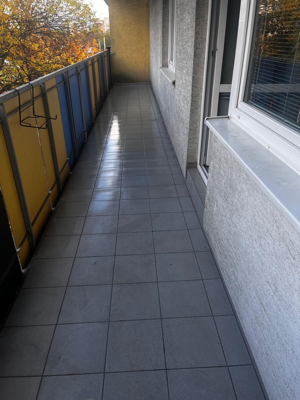 Prenájom - 2 izbový zariadený byt s garážou na Tomášikovej ul. v bratislavskom Ružinove — foto 4