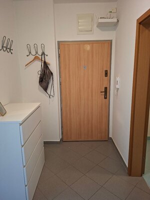 Prenájom - 2 izbový zariadený byt s garážou na Tomášikovej ul. v bratislavskom Ružinove — foto 14