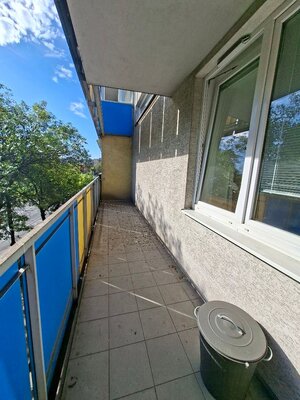Prenájom - 2 izbový zariadený byt s garážou na Tomášikovej ul. v bratislavskom Ružinove — foto 4