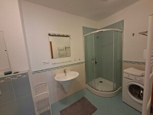 Prenájom - 2 izbový zariadený byt s garážou na Tomášikovej ul. v bratislavskom Ružinove — foto 10